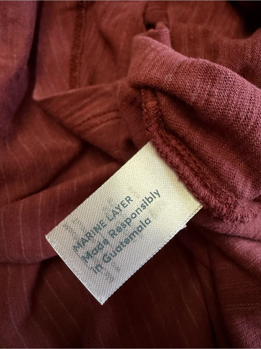 🆕Marine Layer Saddle Hem Slub Oxford Red Tee Small - Picture 4 of 6